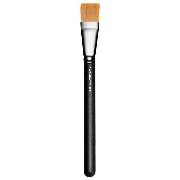 MAC 191 Square Foundation Brush Pędzle do korektora 1 ct 1 szt. Pędzle MAC. Za 136.90 zł.
