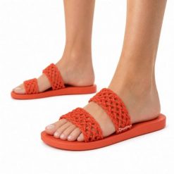 Klapki damskie Ipanema 26506 RENDA FEM. Czerwone klapki Ipanema, bez wzorów, z materiału, bez obcasa. Za 55.00 zł.