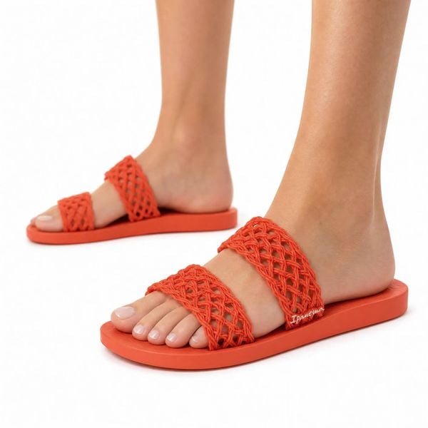 Klapki damskie Ipanema 26506 RENDA FEM. Czerwone klapki Ipanema, bez wzorów, z materiału, bez obcasa. Za 55.00 zł.