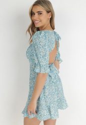 Niebieska Sukienka Clatiax. Niebieskie sukienki Born2be, l, bez wzorów, z materiału, bez kołnierzyka, bez ramiączek, midi, rozkloszowane. Za 29.99 zł.