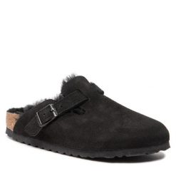 Kapcie Birkenstock. Czarne obuwie domowe Birkenstock, bez wzorów, bez zapięcia. Za 809.99 zł.