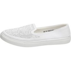 SLIP ON Białe tenisówki damskie WISHOT 32-195. Trampki Wishot. W wyprzedaży za 40.00 zł.