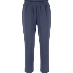 Spodnie 7/8 z kolekcji Maite Kelly bonprix jagodowy. Spodnie dresowe marki bonprix. Za 89.99 zł.