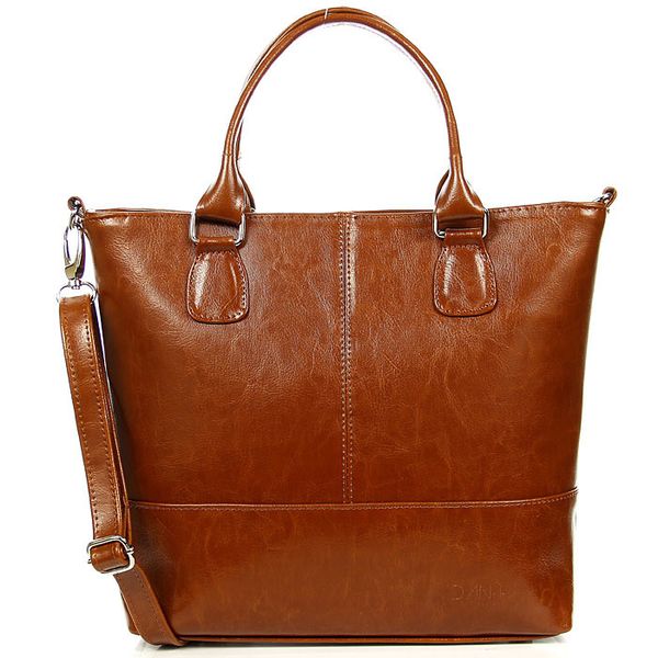 Torebka skórzana damska camel DAN-A T367. Brązowe torebki klasyczne DAN-A, bez wzorów, ze skóry, bez dodatków. Za 349.99 zł.