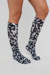 Skarpetki narciarskie / snowboardowe Penfold Collab. Białe skarpety OOSC, bez wzorów, z elastanu. Za 132.99 zł.