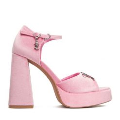 Sandały Juicy Couture. Czerwone sandały Juicy Couture, bez wzorów, bez obcasa, na słupku, bez zapięcia. Za 209.99 zł.