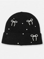 Prążkowana czapka beanie z ozdobną aplikacją kokard - czarny. Czarne czapki Sinsay, z aplikacjami, prążkowane. Za 19.99 zł.