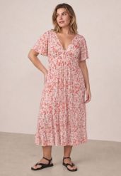 Różowa Taliowana Sukienka Casual w Kwiaty z Wiskozą Myrassa. Czerwone sukienki Born2be, na co dzień, uniwersalny, bez wzorów, z wiskozy, casualowe, bez kołnierzyka, bez ramiączek, maxi, proste. Za 189.99 zł.