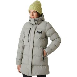Damska kurtka puchowa parka Helly Hansen Adore. Szare parki Helly Hansen, z puchu, sportowe, bez kaptura. W wyprzedaży za 1,205.50 zł.