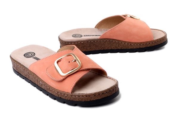 Dr. Brinkmann 700936-62 pomarańczowy, klapki damskie. Brązowe klapki Dr. Brinkmann, bez wzorów, ze skóry, bez obcasa. Za 249.90 zł.