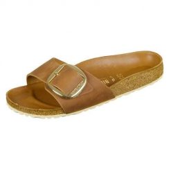 Klapki damskie Birkenstock Madrid Big Buckle Cognac Natural Leather. Brązowe klapki Birkenstock, bez wzorów, z materiału, bez obcasa. Za 828.00 zł.