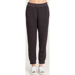 SPODNIE CLAUDIA Guess. Spodnie dresowe Guess. Za 369.00 zł.