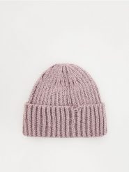 Czapka beanie - fioletowy. Fioletowe czapki Reserved, bez wzorów. W wyprzedaży za 19.99 zł.