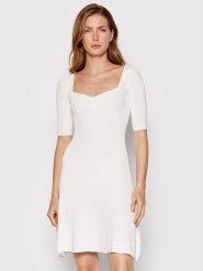 Guess Sukienka codzienna W2YK53 Z30K0 Biały Flare Fit. Białe sukienki Guess, na co dzień, xs, z aplikacjami, z wiskozy, bez kołnierzyka, bez ramiączek, proste. Za 329.99 zł.