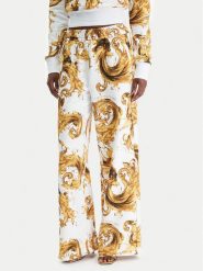 Versace Jeans Couture Spodnie dresowe 80HAA320 FS196 Biały Regular Fit. Białe spodnie dresowe Versace Jeans Couture, xs, bez wzorów, z bawełny. Za 1,179.00 zł.