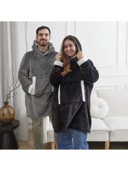 THE HOME DECO FACTORY Bluza (produkt niespodzianka) rozmiar: onesize. Czarne bluzy THE HOME DECO FACTORY, bez wzorów, z kapturem. Za 52.99 zł.