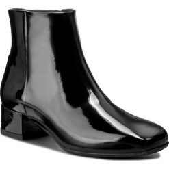 Botki GINO ROSSI - Ami DBH096-S92-0600-9900-0 99. Czarne botki Gino Rossi, bez wzorów, ze skóry, bez obcasa, na obcasie, bez zapięcia. W wyprzedaży za 229.00 zł.