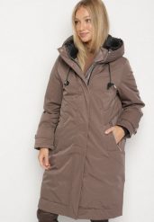 Brązowa Pudełkowa Kurtka Typu Parka z Kapturem i Kieszeniami Kaithraea. Brązowe kurtki Born2be, na zimę, l, z jeansu, eleganckie, z kapturem. Za 329.99 zł.