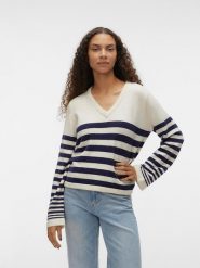 Vero Moda Sweter "Hurricane" w kolorze biało-czarnym rozmiar: S. Białe swetry Vero Moda, s, bez wzorów, bez ramiączek. Za 52.92 zł.