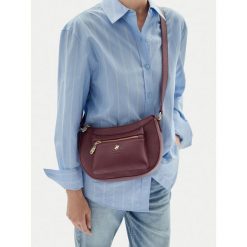 Torebka Beverly Hills Polo Club. Czerwone listonoszki Beverly Hills Polo Club, bez wzorów, bez dodatków. Za 159.99 zł.