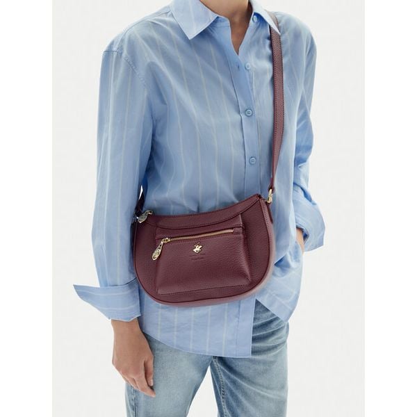 Torebka Beverly Hills Polo Club. Czerwone listonoszki Beverly Hills Polo Club, bez wzorów, bez dodatków. Za 159.99 zł.