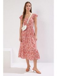 Trendyol Sukienka w kolorze czerwono-białym rozmiar: 40. Czerwone sukienki Trendyol, bez wzorów, z wiskozy, bez kołnierzyka, bez ramiączek, maxi. Za 73.99 zł.