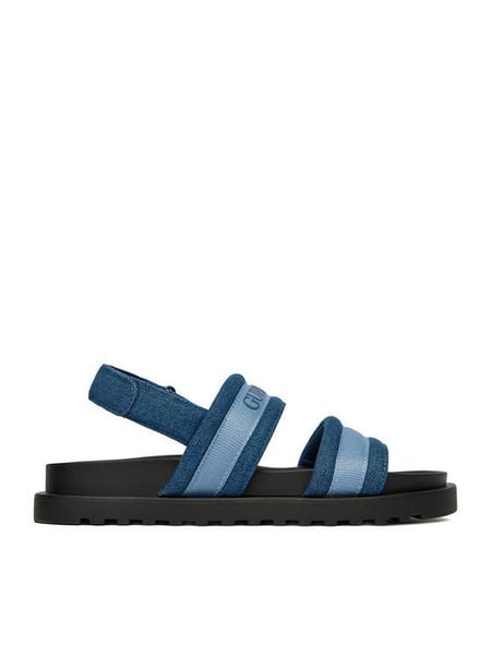Guess Jeans Sandały EO-GJ2122 Niebieski. Niebieskie sandały Guess Jeans, z aplikacjami, z jeansu, bez obcasa, na płaskiej podeszwie, bez zapięcia. Za 143.99 zł.