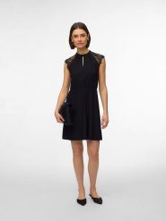 Vero Moda Sukienka w kolorze czarnym rozmiar: XL. Czarne sukienki Vero Moda, xl, bez wzorów, z koronki, bez kołnierzyka, bez ramiączek, mini. Za 92.21 zł.