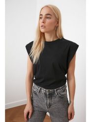 Trendyol Koszulka w kolorze czarnym rozmiar: XL. Czarne bluzki Trendyol, xl, bez wzorów, z bawełny, bez kołnierzyka, bez ramiączek. Za 39.77 zł.