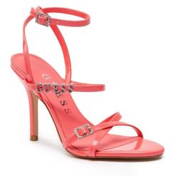 Sandały Guess. Czerwone sandały Guess, z aplikacjami, bez obcasa, na szpilce, bez zapięcia. Za 419.99 zł.