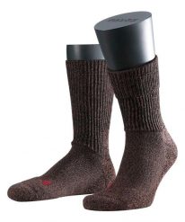 Skarpety Falke Walkie Ergo. Brązowe skarpety Falke, bez wzorów, z elastanu. Za 149.00 zł.