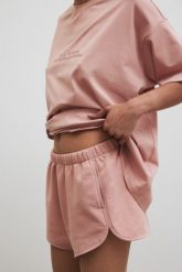 Szorty z dzianiny dresowej w kolorze COTTONE ROSE - HOMEY-M. Czerwone szorty Marsala, bez wzorów, z bawełny. Za 239.90 zł.