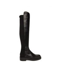 Stuart Weitzman Muszkieterki Celia SM396 Czarny. Czarne kozaki Stuart Weitzman, ze skóry, bez obcasa, na płaskiej podeszwie, bez zapięcia. Za 3,489.00 zł.