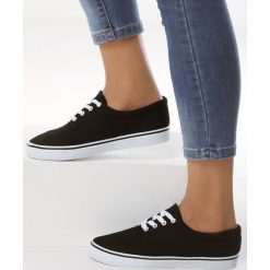 Czarne Tenisówki Incontrovertibly. Czarne trampki Born2be, bez wzorów, bez zapięcia. Za 39.99 zł.