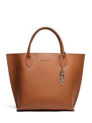 CXL by Christian Lacroix Skórzana torebka "George V" w kolorze jasnobrązowym - 15 x 11 x 45 cm rozmiar: onesize. Brązowe torby na ramię CXL by Christian Lacroix, bez wzorów, z materiału, przez ramię, bez dodatków. Za 525.95 zł.