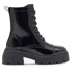 Trzewiki Jenny Fairy. Czarne botki Jenny Fairy, bez wzorów, bez obcasa, na słupku, bez zapięcia. Za 179.99 zł.