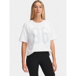 T-Shirt Damski Under Armour Koszulka Sportowa z Nadrukiem. Białe koszulki sportowe Under Armour, bez wzorów, bez ramiączek, na fitness i siłownię. Za 179.99 zł.