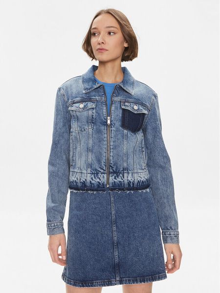 Tommy Jeans Kurtka jeansowa Izzie DW0DW16989 Niebieski Slim Fit. Niebieskie kurtki Tommy Jeans, m, bez wzorów, z bawełny, bez kaptura. Za 399.99 zł.