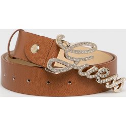Guess Jeans - Pasek. Brązowe paski Guess Jeans, z aplikacjami, z jeansu. W wyprzedaży za 159.90 zł.