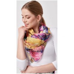 Szal żółty w róże ONE SIZE żółty. Róże Marie Zélie. Za 137.00 zł.