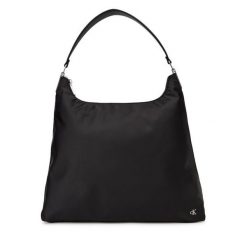 Torebka Calvin Klein. Czarne torebki klasyczne Calvin Klein, bez wzorów, bez dodatków. Za 569.99 zł.