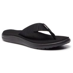 Japonki Teva. Czarne klapki Teva, bez wzorów, bez obcasa. Za 119.99 zł.