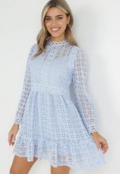Jasnoniebieska Koronkowa Sukienka Mini z Falbanką Kamari. Niebieskie sukienki Born2be, na lato, m, bez wzorów, z koronki, bez kołnierzyka, bez ramiączek, mini. Za 189.99 zł.