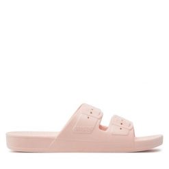 Klapki Freedom Moses. Czerwone klapki Freedom Moses, bez wzorów, bez obcasa. Za 229.99 zł.