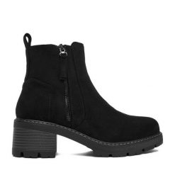 Botki Clara Barson. Czarne botki Clara Barson, bez wzorów, bez obcasa, na słupku, bez zapięcia. Za 159.99 zł.