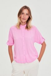 Koszula w paski różowa. Czerwone koszule MOODO, bez wzorów, z wiskozy, bez kołnierzyka, bez ramiączek. Za 99.99 zł.