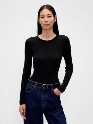 GAP Koszulka w kolorze czarnym rozmiar: S. Czarne bluzki GAP, s, bez wzorów, z bawełny, bez kołnierzyka, bez ramiączek. Za 74.11 zł.