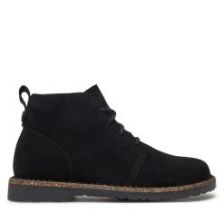 Trzewiki Birkenstock. Czarne botki Birkenstock, bez wzorów, bez obcasa, na płaskiej podeszwie, bez zapięcia. Za 769.99 zł.