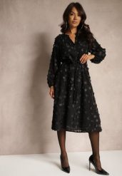 Czarna Sukienka o Trapezowym Kroju z Paskiem Guzikami przy Dekolcie i Aplikacjami 3D Etinlia. Czarne sukienki Renee, na co dzień, m, z aplikacjami, z wełny, eleganckie, bez kołnierzyka, bez ramiączek, midi, proste. Za 209.99 zł.