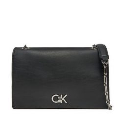 Torebka Calvin Klein. Czarne torebki klasyczne Calvin Klein, bez wzorów, bez dodatków. Za 379.99 zł.